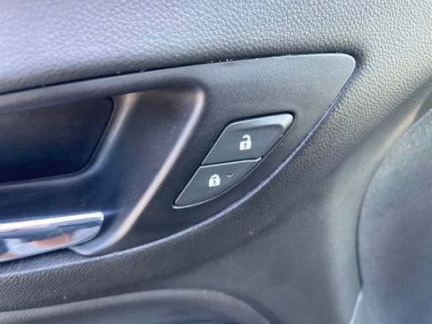 Used 2021 Chevrolet Equinox LT FWD image 11
