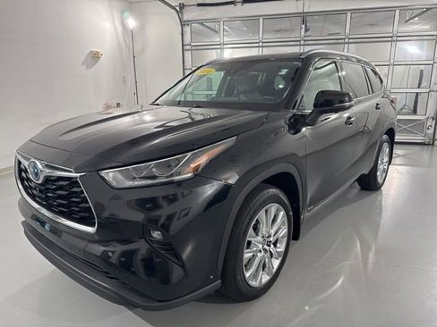 Used 2024 Toyota Highlander Limited AWD/4WD image 4
