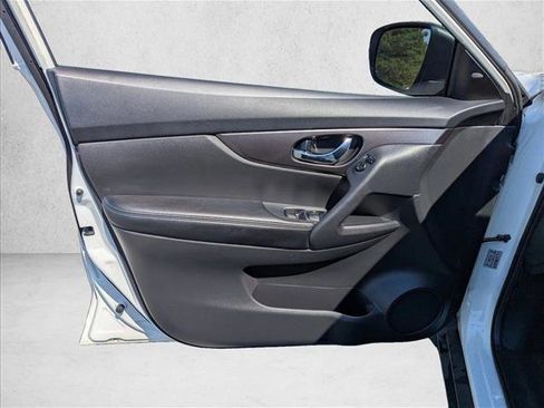 Used 2015 Nissan Rogue SV w/ SV Premium Package FWD image 22