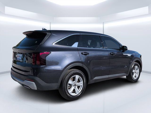 Used 2025 Kia Sorento LX FWD image 3