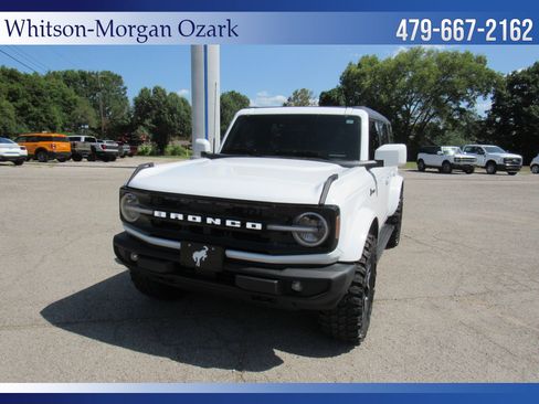 Used 2024 Ford Bronco Outer Banks AWD/4WD image 2