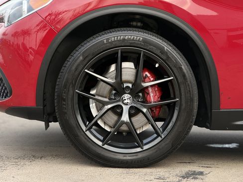 Used 2019 Alfa Romeo Stelvio Ti w/ Nero Edizione image 11