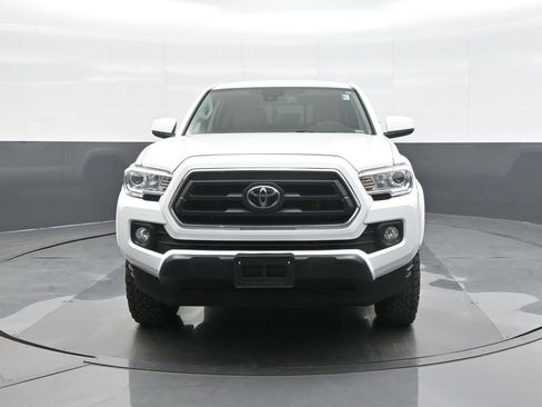 Certified 2022 Toyota Tacoma SR5 AWD/4WD image 2