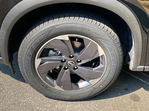 Used 2024 Nissan Rogue SV FWD image 6