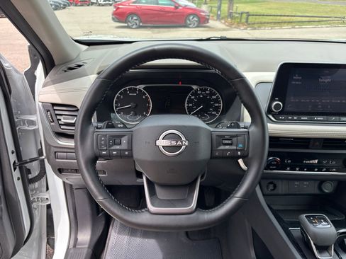 Used 2025 Nissan Rogue SV AWD/4WD image 30