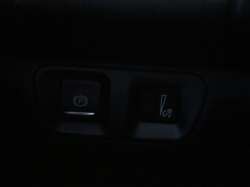 Used 2018 GMC Acadia SLE FWD image 32