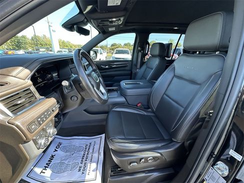 Used 2024 GMC Yukon Denali w/ Denali Reserve Package image 11
