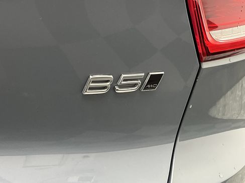 Used 2023 Volvo XC40 B5 Core AWD/4WD image 29