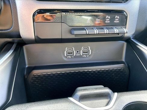 Used 2022 RAM 1500 Big Horn AWD/4WD image 12