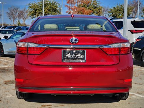 Used 2015 Lexus ES 300h image 12