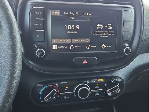 Used 2023 Kia Soul LX w/ LX Technology Package FWD image 17