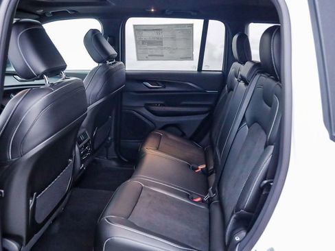 New 2025 Jeep Grand Cherokee Altitude image 20