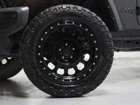 Used 2022 Jeep Gladiator Sport image 3