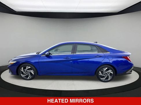 Used 2025 Hyundai Elantra Limited FWD image 3
