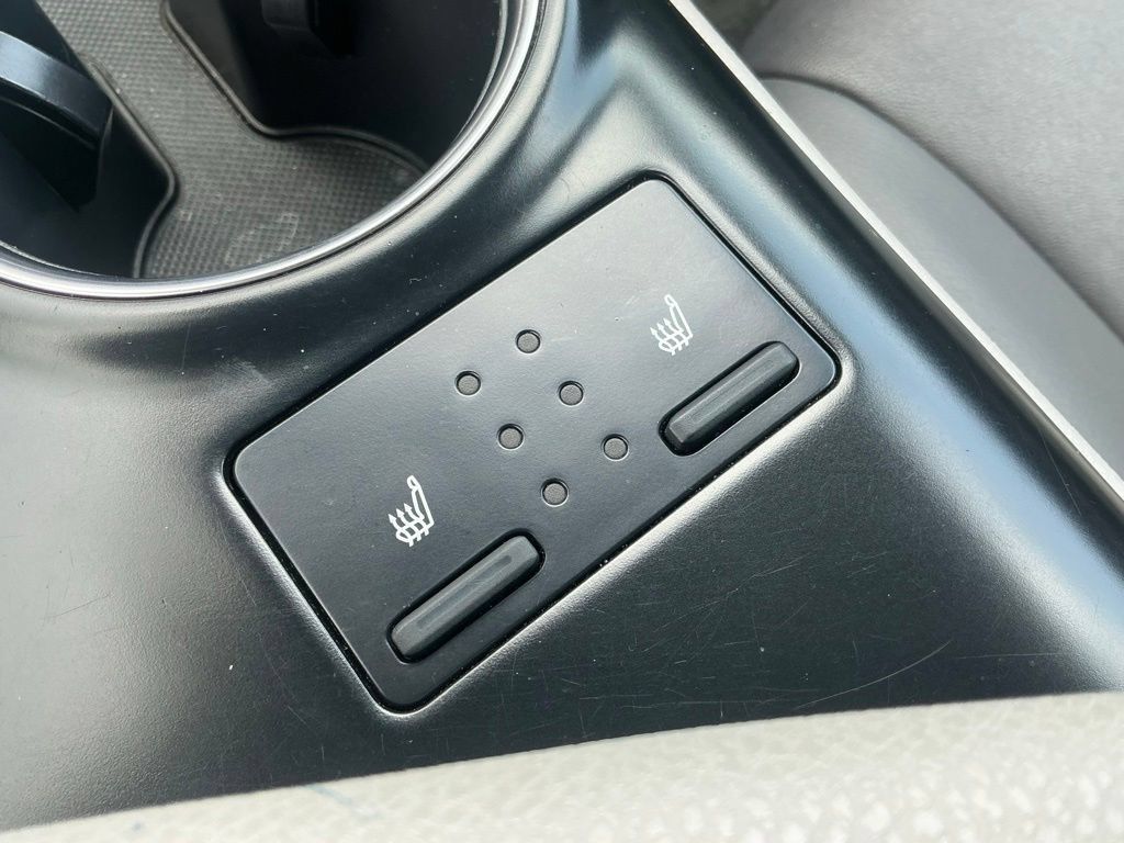 Used 2020 Toyota Camry XLE FWD image 39