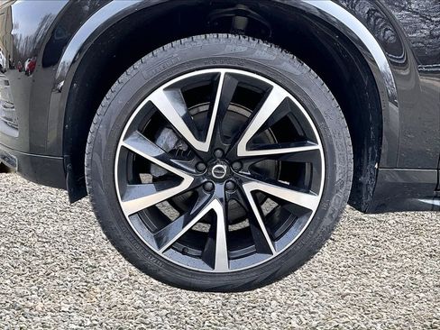 Used 2021 Volvo XC90 T6 Momentum w/ Protection Package Premier AWD/4WD image 9