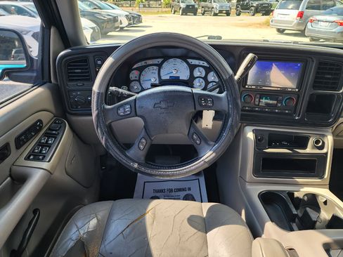 Used 2005 Chevrolet Avalanche Z71 w/ Sun And Sound Package image 15