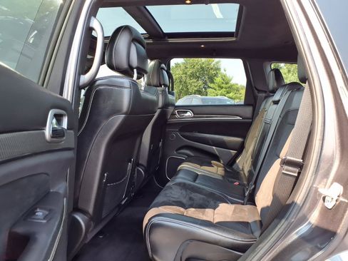 Used 2017 Jeep Grand Cherokee SRT AWD/4WD image 24
