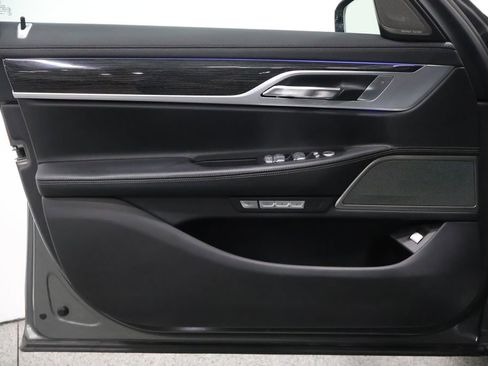 Used 2018 BMW 740i RWD image 12