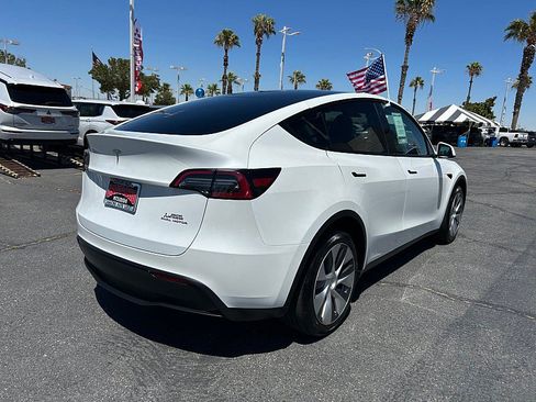 Used 2023 Tesla Model Y Long Range AWD/4WD image 3