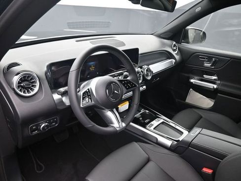 New 2025 Mercedes-Benz GLB 250 image 18