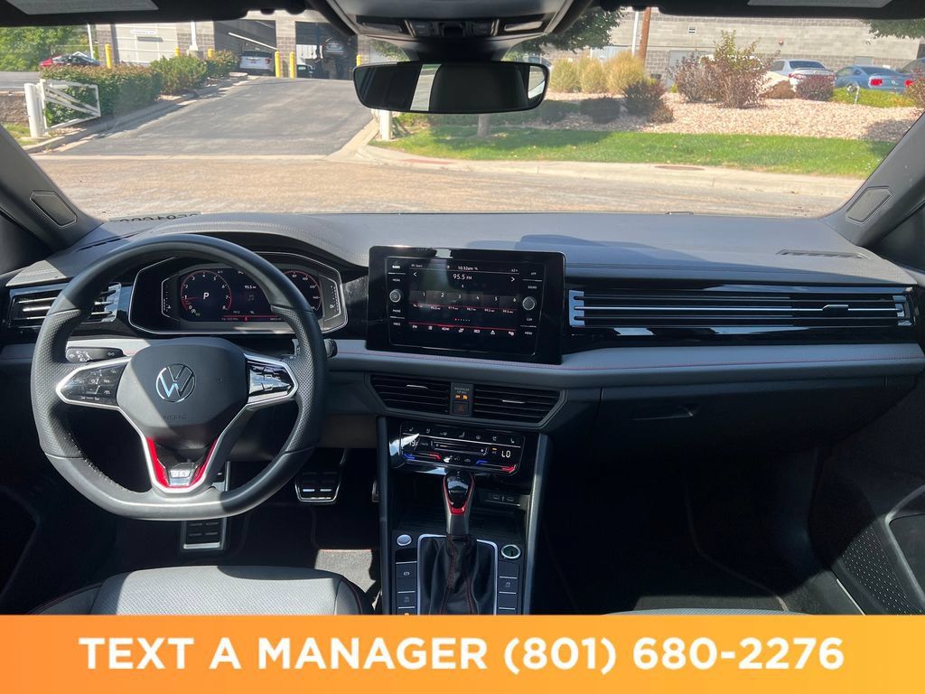 Used 2025 Volkswagen Jetta GLI Autobahn FWD image 15