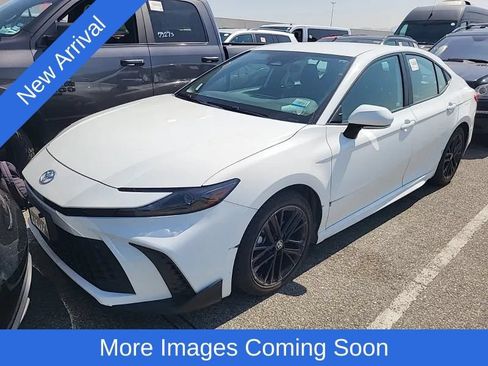 Used 2025 Toyota Camry SE FWD image 5
