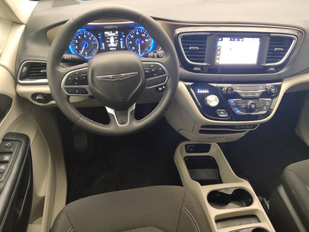 Used 2022 Chrysler Voyager LX FWD image 22