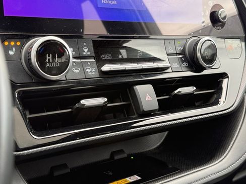 Certified 2024 Toyota Highlander XSE image 32