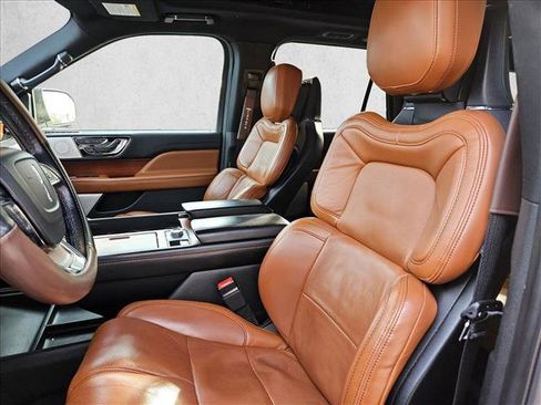Used 2020 Lincoln Navigator Reserve w/ Luxury Package image 18