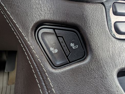 Used 2018 Chevrolet Suburban LT w/ LT Signature Package RWD image 33