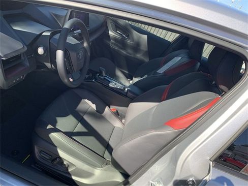 Certified 2025 Toyota Prius Plug-In Hybrid image 18