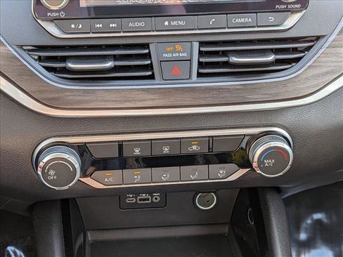 Used 2024 Nissan Altima 2.5 SV image 14