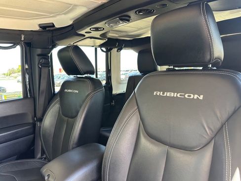 Used 2017 Jeep Wrangler Unlimited Rubicon w/ Cold Weather Group AWD/4WD image 15