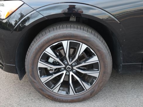 Used 2025 Volvo XC60 B5 Core AWD/4WD image 10