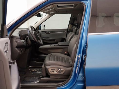 Used 2024 Kia EV9 Land image 5