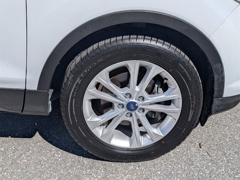 Used 2018 Ford Escape SE w/ Ford Safe & Smart Package image 9