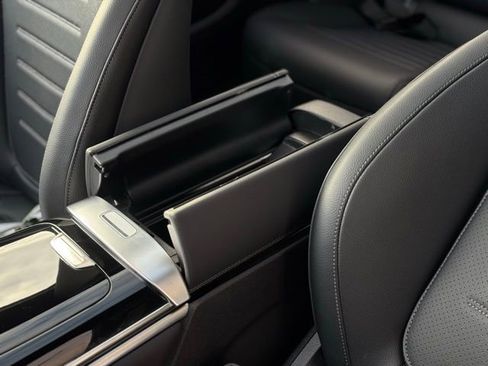 Used 2025 Mercedes-Benz GLC 300 4MATIC image 39