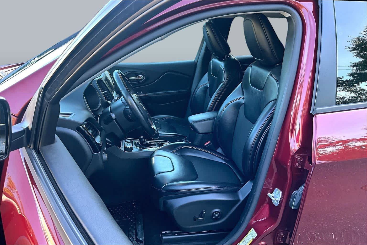 Used 2020 Jeep Cherokee Latitude Plus AWD/4WD image 9