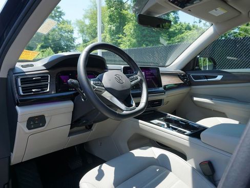Used 2024 Volkswagen Atlas SEL AWD/4WD image 23