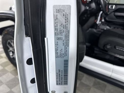 Used 2022 Jeep Wrangler Rubicon w/ LED Lighting Group AWD/4WD image 35