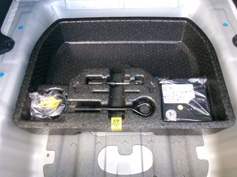 Used 2018 Hyundai Ioniq Blue image 35