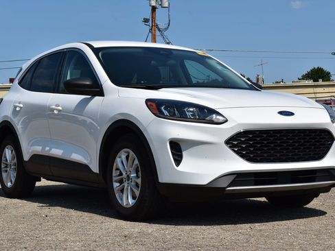 Used 2022 Ford Escape SE FWD image 3
