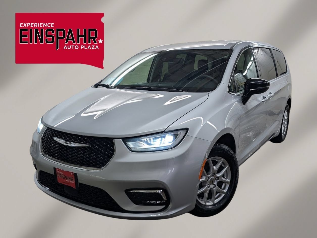 Used 2024 Chrysler Pacifica Touring-L FWD image 1