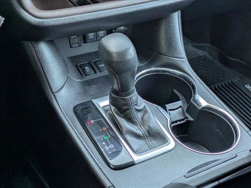 Used 2018 Toyota Highlander LE image 12