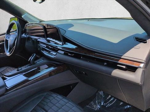 Used 2022 Cadillac Escalade Premium Luxury Platinum w/ Heavy-Duty Trailer Package AWD/4WD image 25