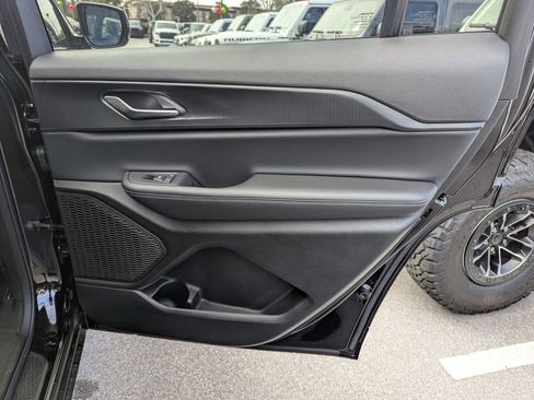 New 2025 Jeep Grand Cherokee L Altitude image 34