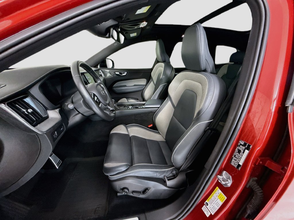 Used 2021 Volvo XC60 T5 R-Design w/ Protection Package Premier AWD/4WD image 19