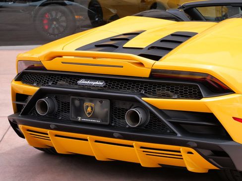 Used 2024 Lamborghini Huracan EVO AWD/4WD image 14