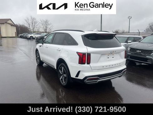 Certified 2022 Kia Sorento S w/ Panoramic Sunroof Package image 7